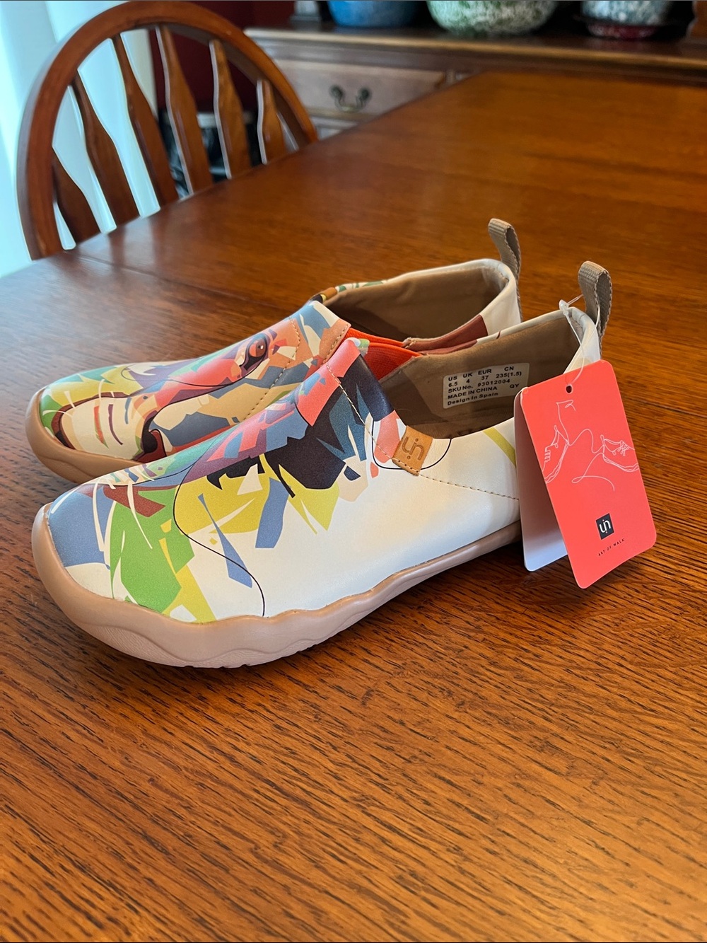 UIN Hello Lion Microfiber Leather Slip-On Shoes, size 37/6.5 NWT - Picture 2 of 7